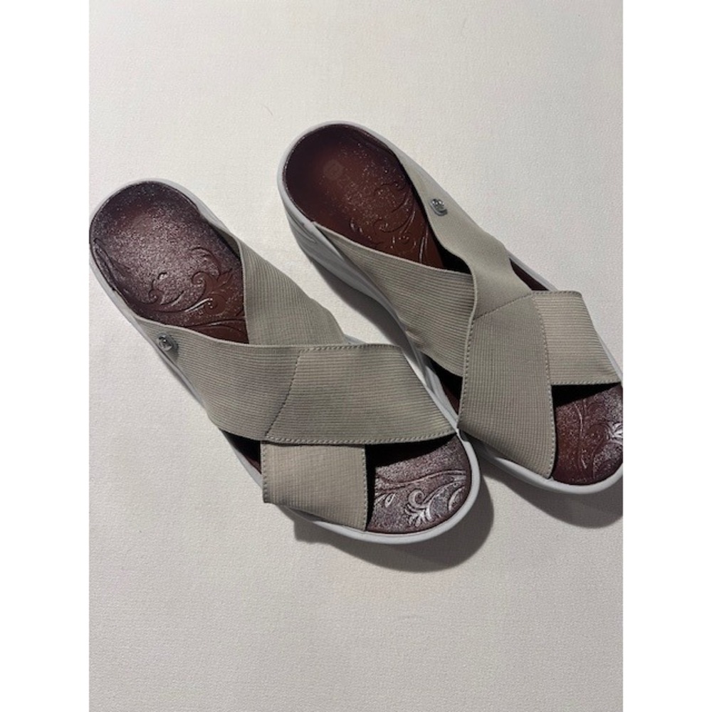 Bzees Desire‎ Sandal Womens 9W Taupe Excellent Stretch Fabric Slide Low Wedge